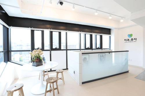 웃자치과교정과치과의원 3번째 이미지